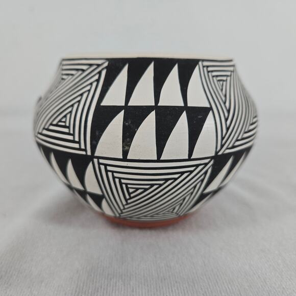 1950-60s Polychrome Pottery Olla Jar from Acoma, NM, Signed MA by Ma Aragon - Picture 6 of 13